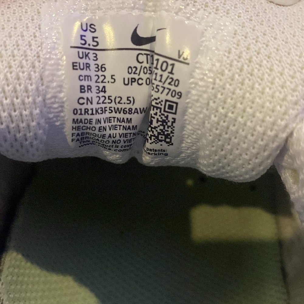 Nike tennis shoes - Picture 4 of 4